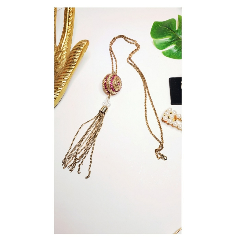 Statement necklace.